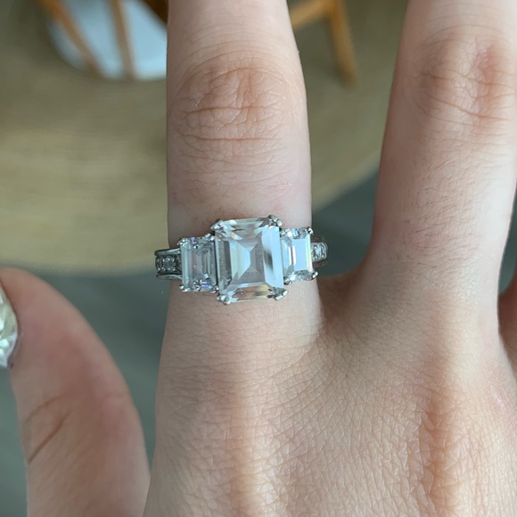 925. 3 CZ Rectangle Stones Engagement/Promise Ring - Picture 3 of 6